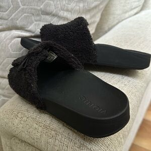 Vionic Black slides - fuzzy top - 1st Ray LIKE NEW!